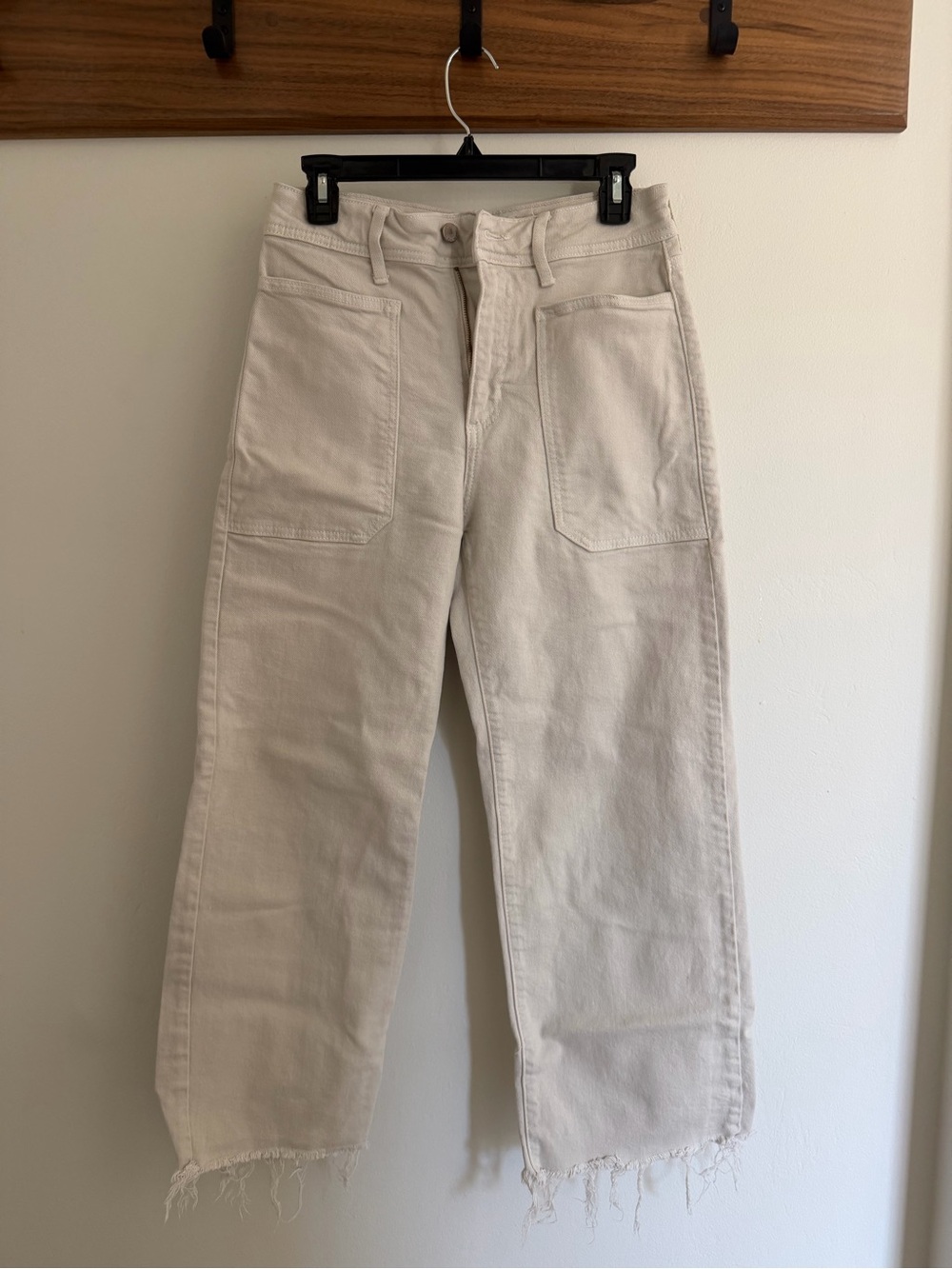 Just Black Women's Cropped Cream Straight-Leg Jeans with Patch Pockets